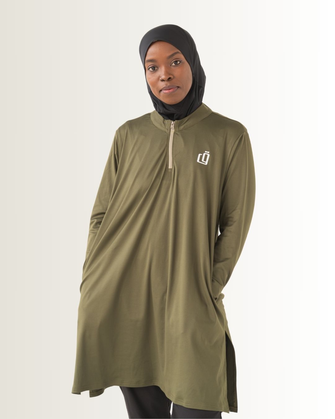 THE ESSENTIAL ACTIVE TOP - Olive